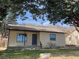 76 Virginia St in Bishop, CA - Building Photo