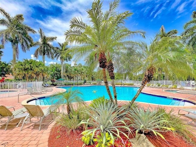 2132 NW 75th Way in Pembroke Pines, FL - Building Photo - Building Photo