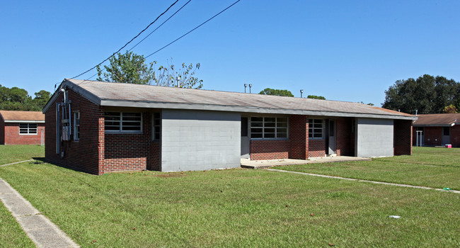 Magnolia Point Apartments in Moss Point, MS - Building Photo - Building Photo