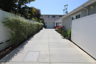 26221 Oak St in Lomita, CA - Building Photo - Building Photo