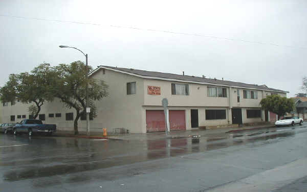 1496 Walnut Ave in Long Beach, CA - Building Photo - Building Photo