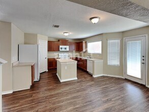 11154 Bold Forbes in San Antonio, TX - Building Photo - Building Photo