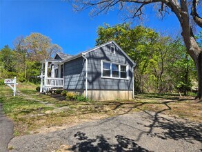 4 Private Rd in East Setauket, NY - Building Photo - Building Photo