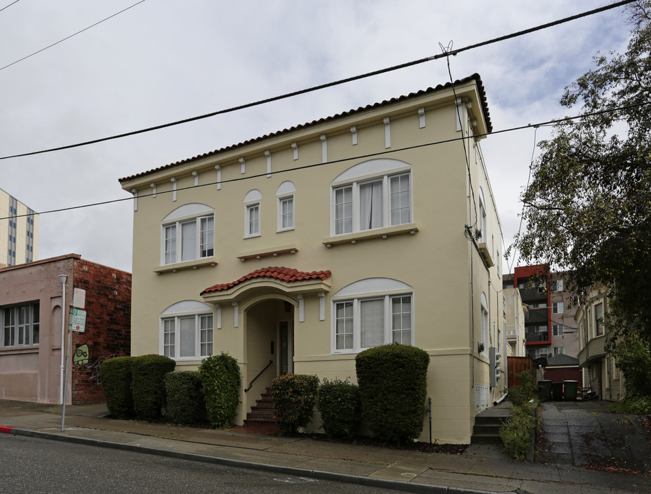 11 Warren Ave in Oakland, CA - Building Photo