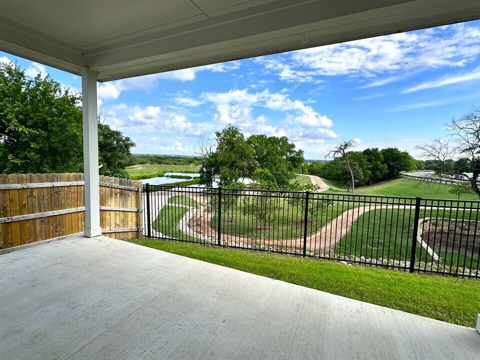 12608 Stanford Dr in Austin, TX - Foto de edificio