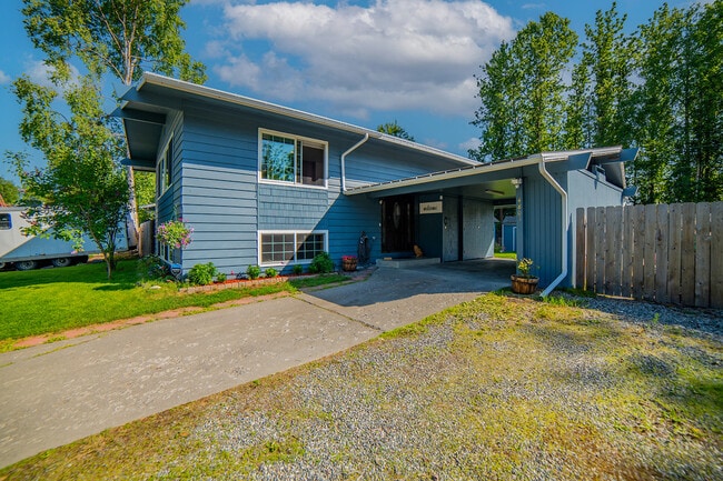 4801 Canterbury Way in Anchorage, AK - Building Photo - Building Photo