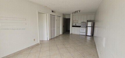 8260 SW 210th St in Cutler Bay, FL - Building Photo - Building Photo