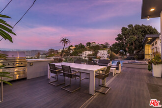 7275 Mulholland Dr in Los Angeles, CA - Building Photo - Building Photo