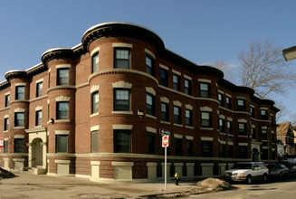 Blue Hill Housing in Boston, MA - Foto de edificio - Building Photo