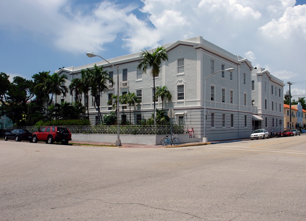 Gotham Apartments in Miami Beach, FL - Foto de edificio