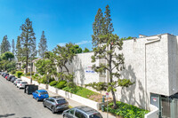 Village Community in Canoga Park, CA - Foto de edificio - Building Photo