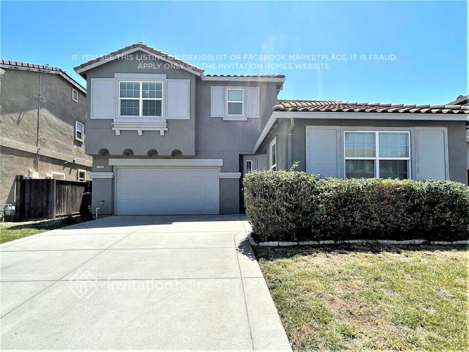 5484 Summerfield Dr in Antioch, CA - Foto de edificio