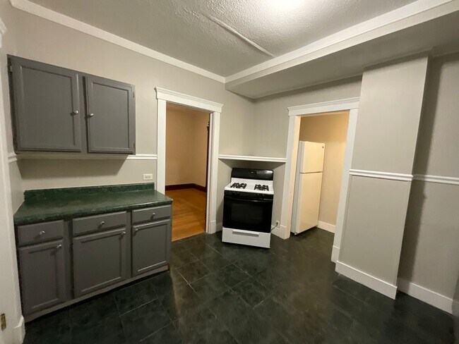 326 11th St in Elyria, OH - Building Photo - Building Photo