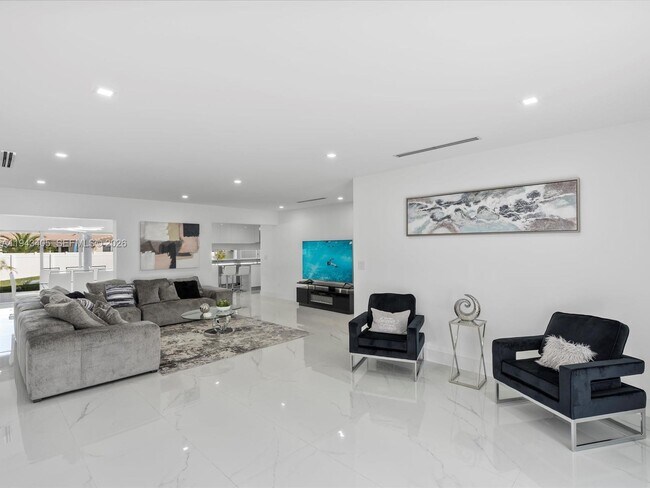 4901 Grant St in Hollywood, FL - Building Photo - Building Photo