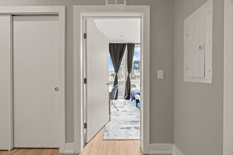 916 N Delaware Ave in Philadelphia, PA - Building Photo - Building Photo