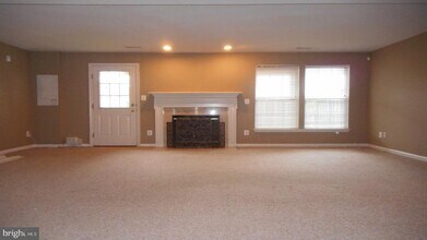 8085 Horseshoe Cottage Cir in Lorton, VA - Building Photo - Building Photo