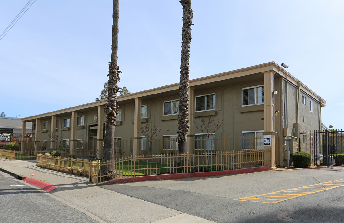 Tara Linda Manor Apartments in Concord, CA - Building Photo