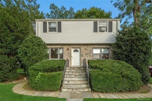 440 Columbus Ave in Harrison, NY - Building Photo