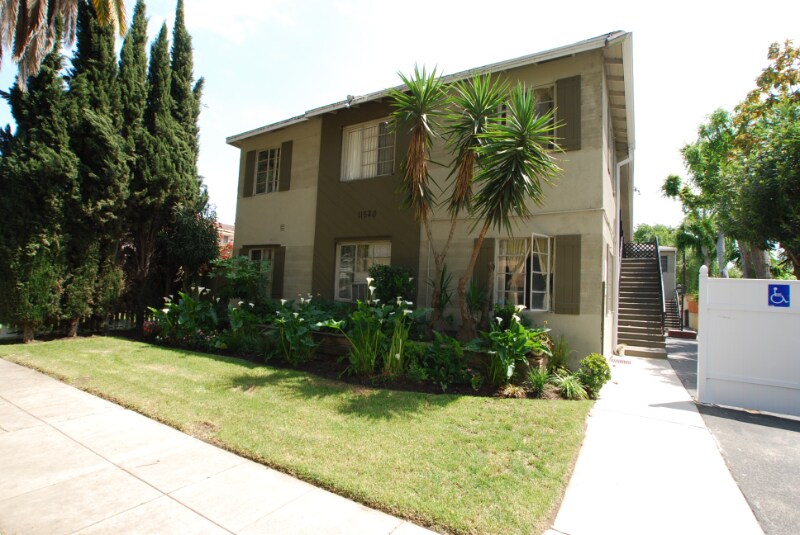 11520 Cumpston St-Unit -9 in Los Angeles, CA - Building Photo