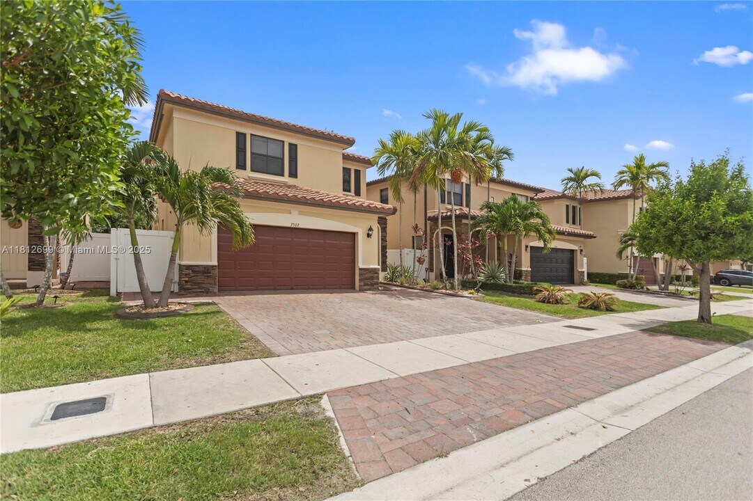 3502 W 86th Terrace in Hialeah, FL - Building Photo