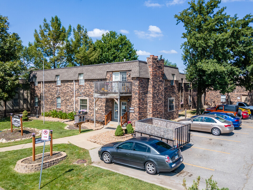 Governors Court in Olathe, KS - Building Photo