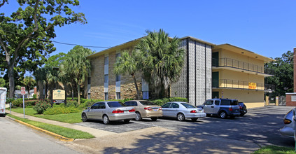 Jefferson Arms Apartments in Tallahassee, FL - Foto de edificio - Building Photo