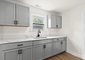 24266 Eureka Ave in Warren, MI - Building Photo