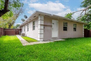 163 NE 76th St in Miami, FL - Building Photo