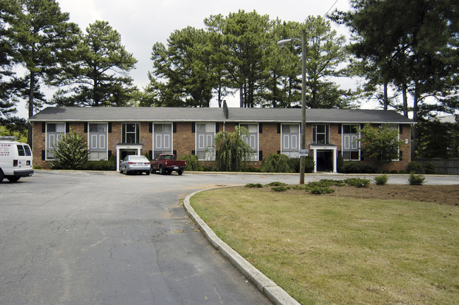 Robin Court Apartments in Tucker, GA - Building Photo - Building Photo