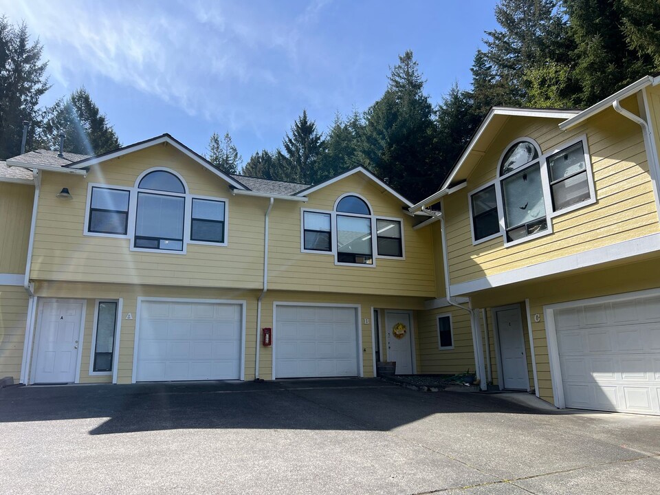 769 Hidden Creek Rd in Arcata, CA - Building Photo