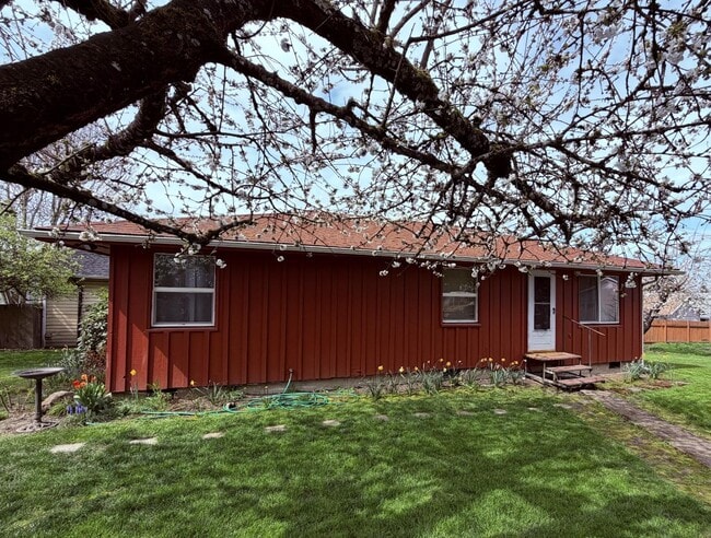 31545 NW Hillcrest St in North Plains, OR - Building Photo - Building Photo