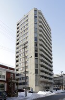 200 Bay St in Ottawa, ON - Building Photo