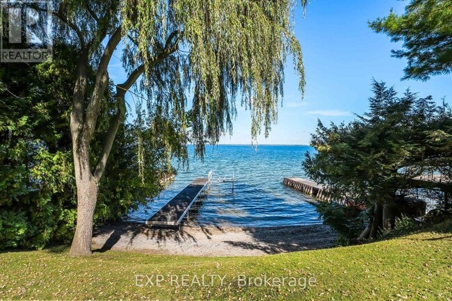 property at 21 Pinery Ln