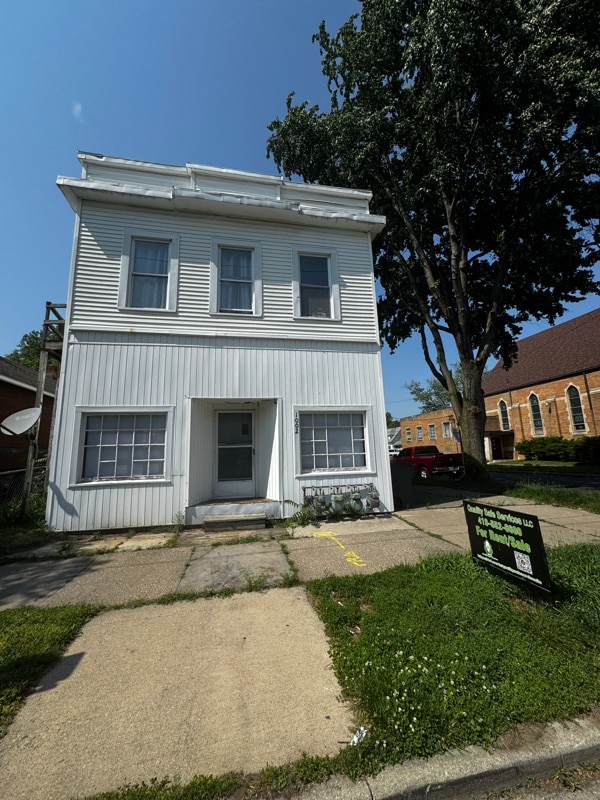 1002 Prouty Ave