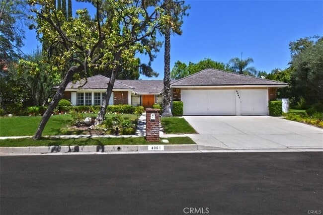 4061 Falling Leaf Dr in Los Angeles, CA - Foto de edificio - Building Photo