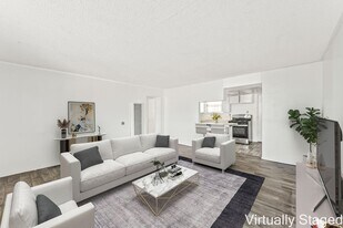 956 E Imperial Hwy in Los Angeles, CA - Building Photo