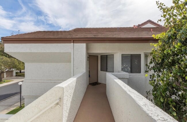 1137 Mission Verde Dr in Camarillo, CA - Building Photo - Building Photo