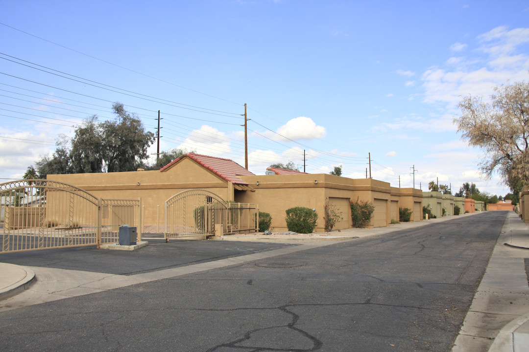 Por Of River Run in Tempe, AZ - Building Photo