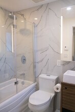 1755 R. Saint-Denis in Montréal, QC - Building Photo - Building Photo