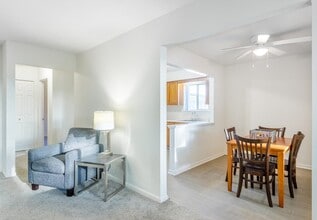 Island Drive in Ann Arbor, MI - Foto de edificio - Building Photo