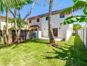 2039 NE 172nd St in North Miami Beach, FL - Building Photo - Building Photo