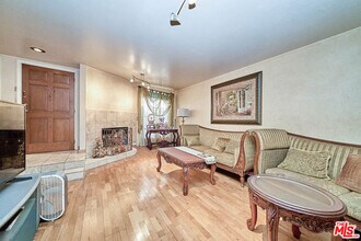 219 N Isabel St in Glendale, CA - Foto de edificio - Building Photo