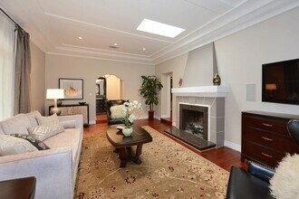 10864 Wellworth Ave in Los Angeles, CA - Building Photo - Building Photo