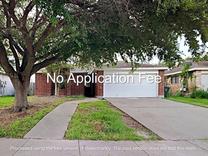 2814 Victoria Park Dr in Corpus Christi, TX - Building Photo