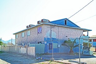 2260 N Pecos Rd in Las Vegas, NV - Building Photo