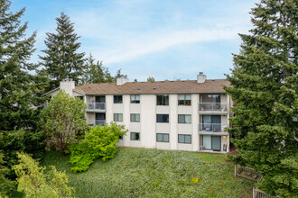 Sound Vista Condominiums in Burien, WA - Building Photo - Building Photo