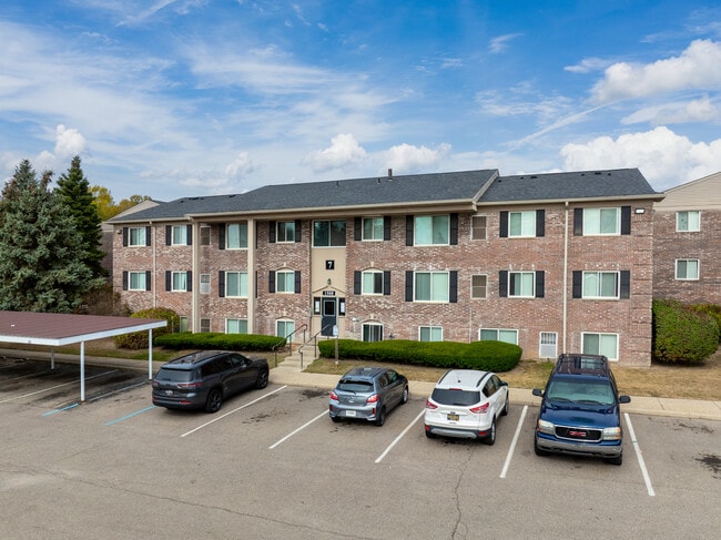 Club One of Auburn Hills in Pontiac, MI - Building Photo - Building Photo