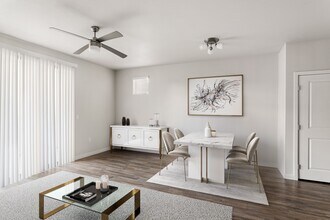 Nova North Valley in Phoenix, AZ - Foto de edificio - Building Photo