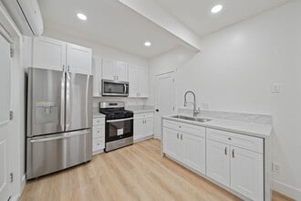 6842 Estrella Ave in San Diego, CA - Building Photo - Building Photo