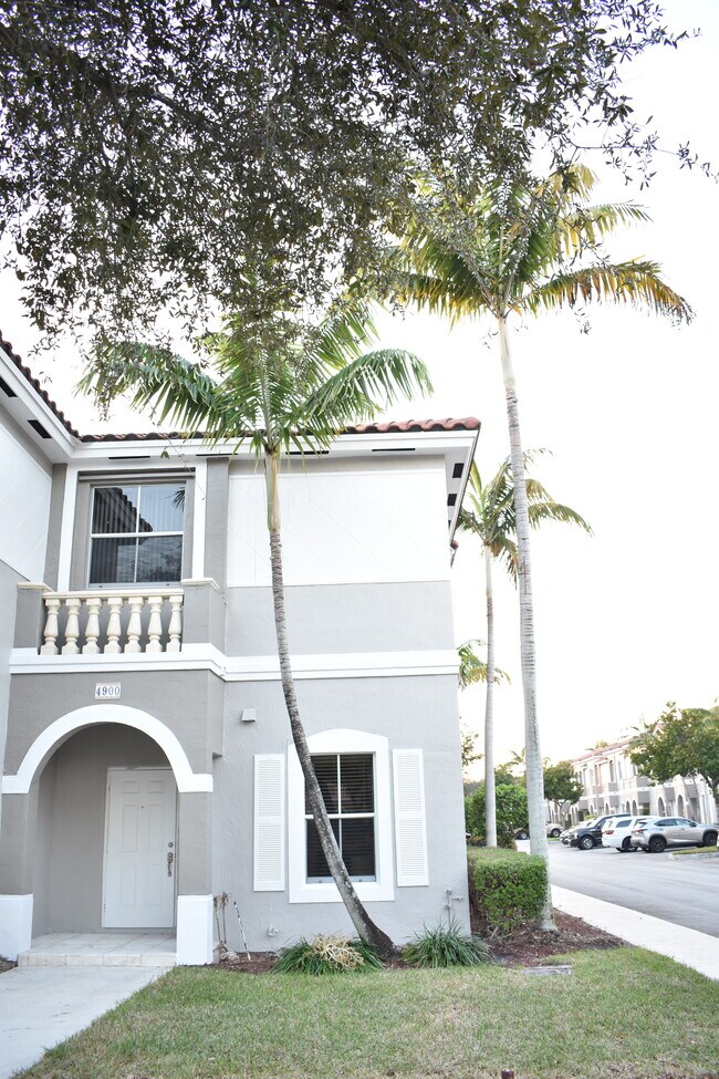 4900 SW 140th Terrace in Miramar, FL - Building Photo - Building Photo